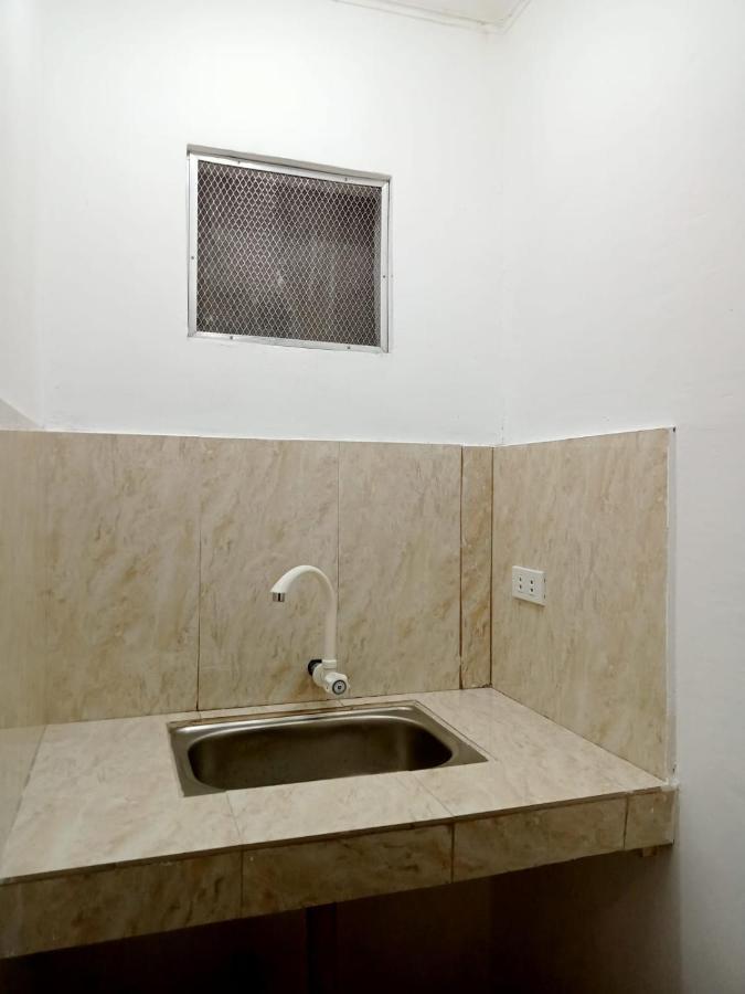 __Aplaridel Inn Suites__ Анхелес Екстериор снимка